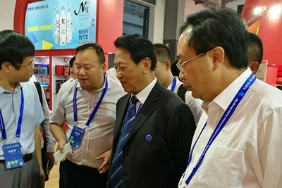 四川省副省長（張作哈）來我公司展位指導(dǎo)工作